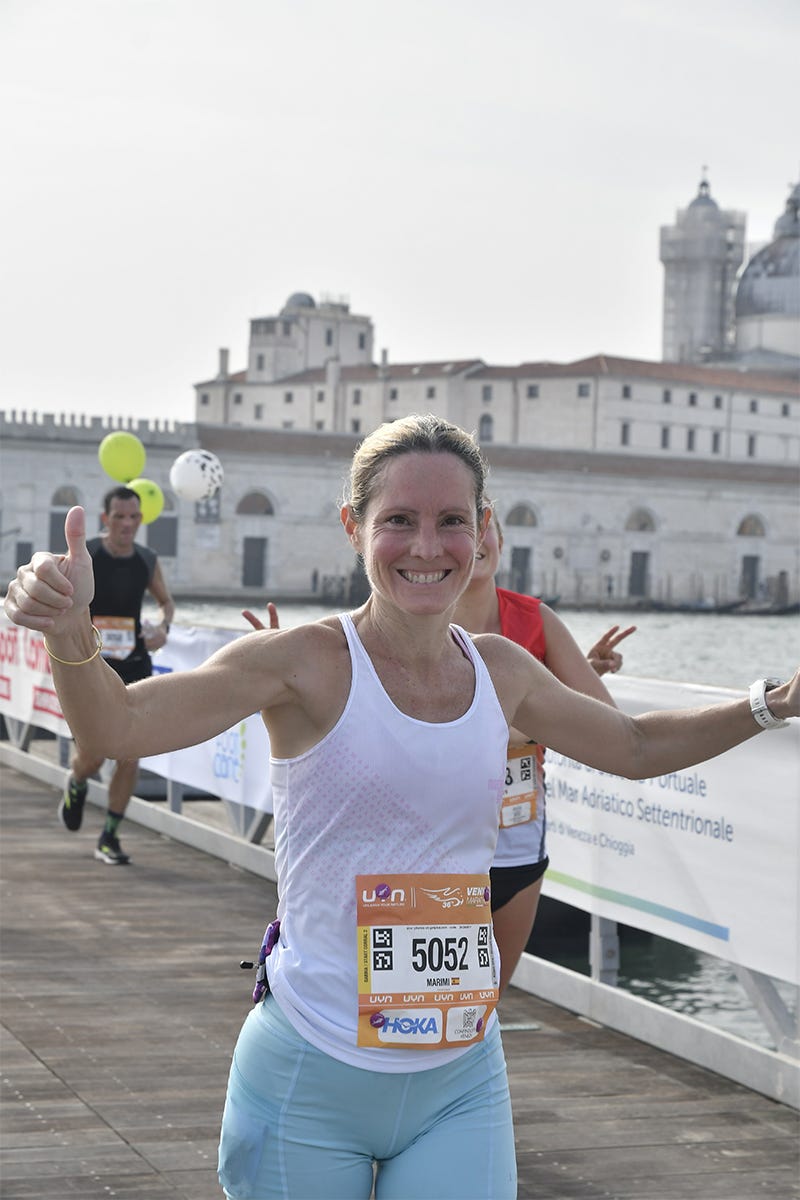 marimi garcía durante la maratón de venecia 2022