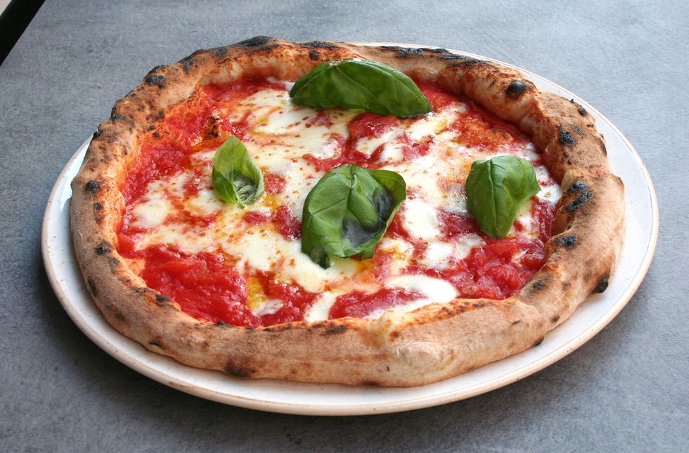 Dish, Pizza, Food, Cuisine, Ingredient, Pizza cheese, Flatbread, Italian food, California-style pizza, Basil, 