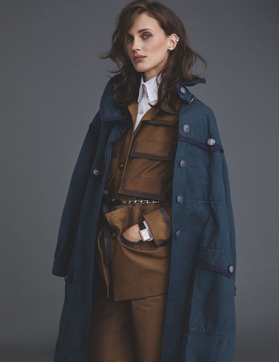 Clothing, Outerwear, Coat, Trench coat, Fashion, Overcoat, Brown, Hairstyle, Long hair, Model, 
