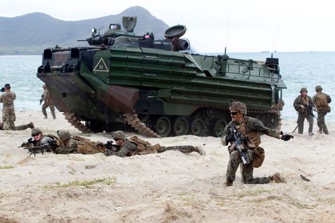 us marines participate in an amphibious assault exercise