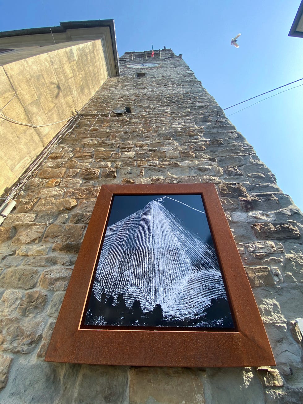 mario giacomelli, prese di coscienza sulla natura, 1980, installazione galleria permanente a cielo aperto bibbiena città della fotografia