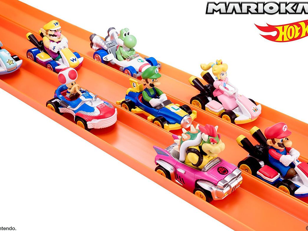 Hot Wheels, Mario Kart Circuit Track Set | Die-Cast Yoshi Princess Peach  Luigi