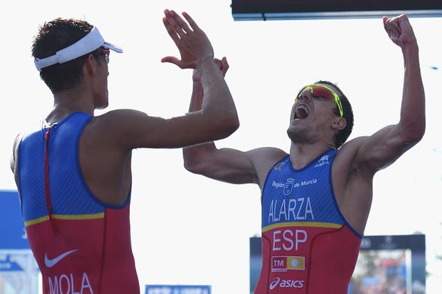 Mario Mola y Fernando Alarza, en el relevo mixto de Hamburgo