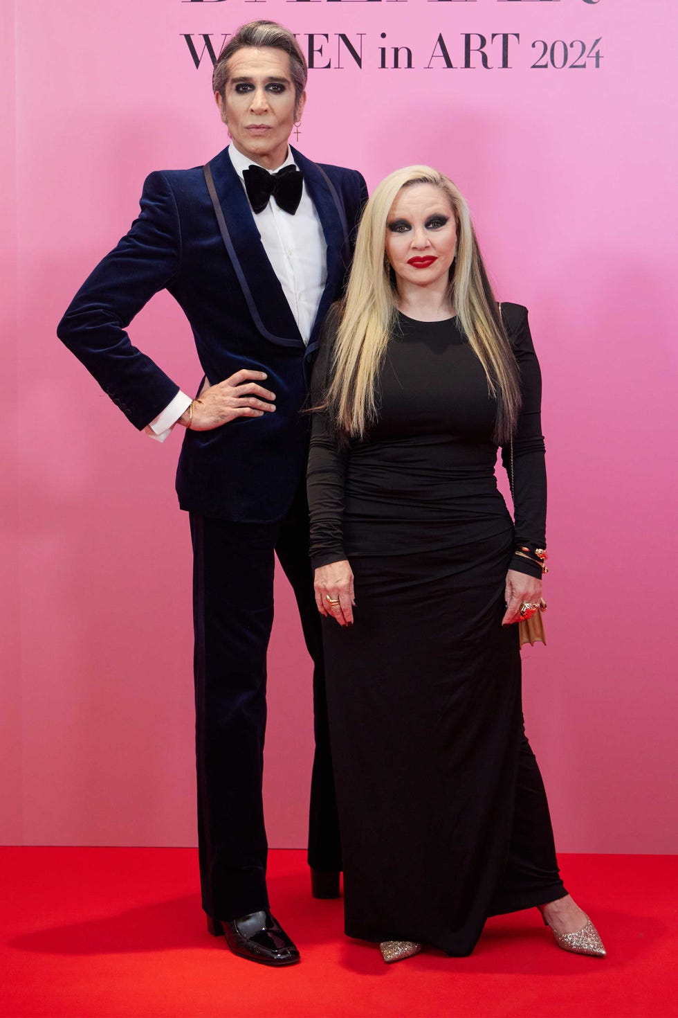 famosos en la fiesta haper's bazaar en la que se homenajea al arte y la figura de carmen thyssen que asistio con su hija