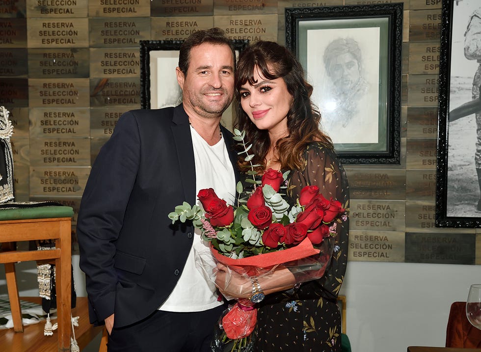 marisa jara y miguel almansa durante una cena de celebración en sevilla en octubre de 2020
