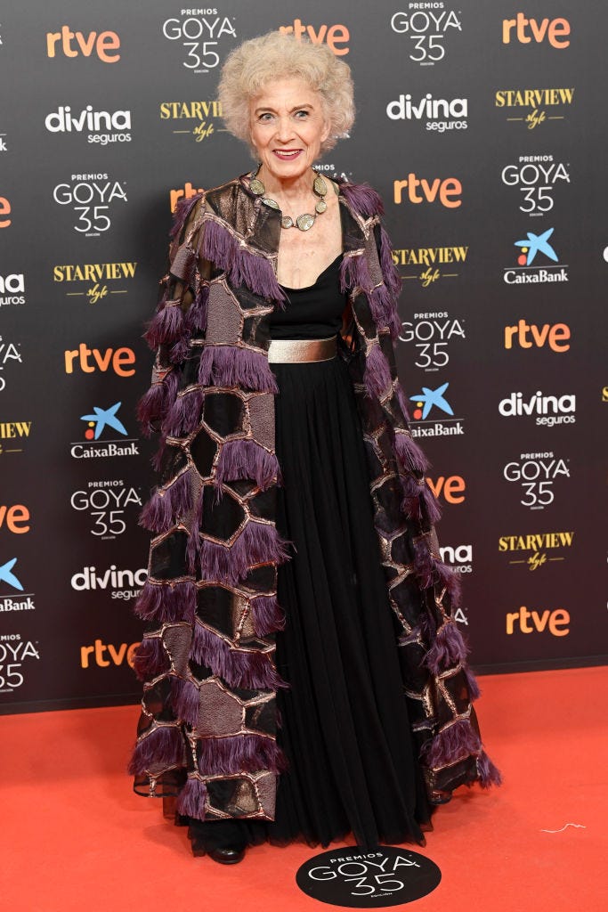 marisa paredes en la alfombra roja de los premios goya 2021