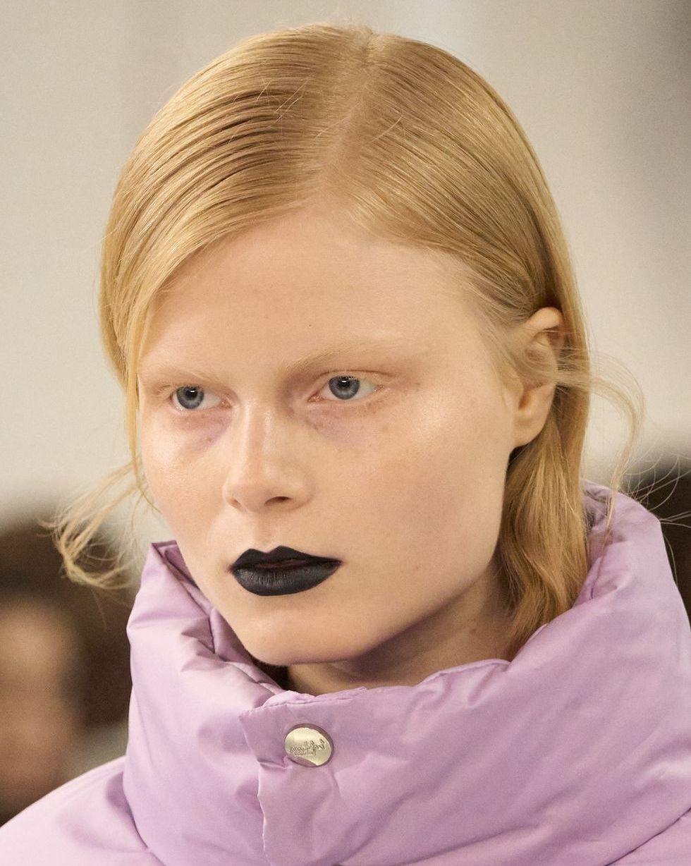 how to wear black lipstick