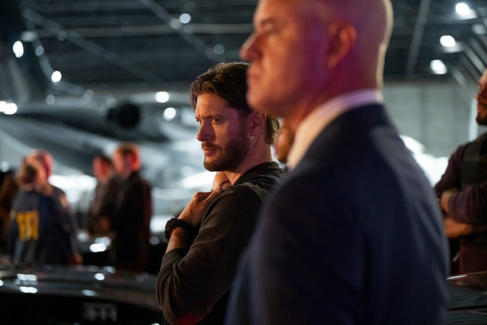 mark meachum (jensen ackles) and nathan blythe (eric dane) in countdown photo: elizabeth morris © amazon content services llc