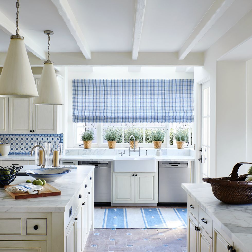 10 Inspiring Navy & White Kitchen Design Ideas
