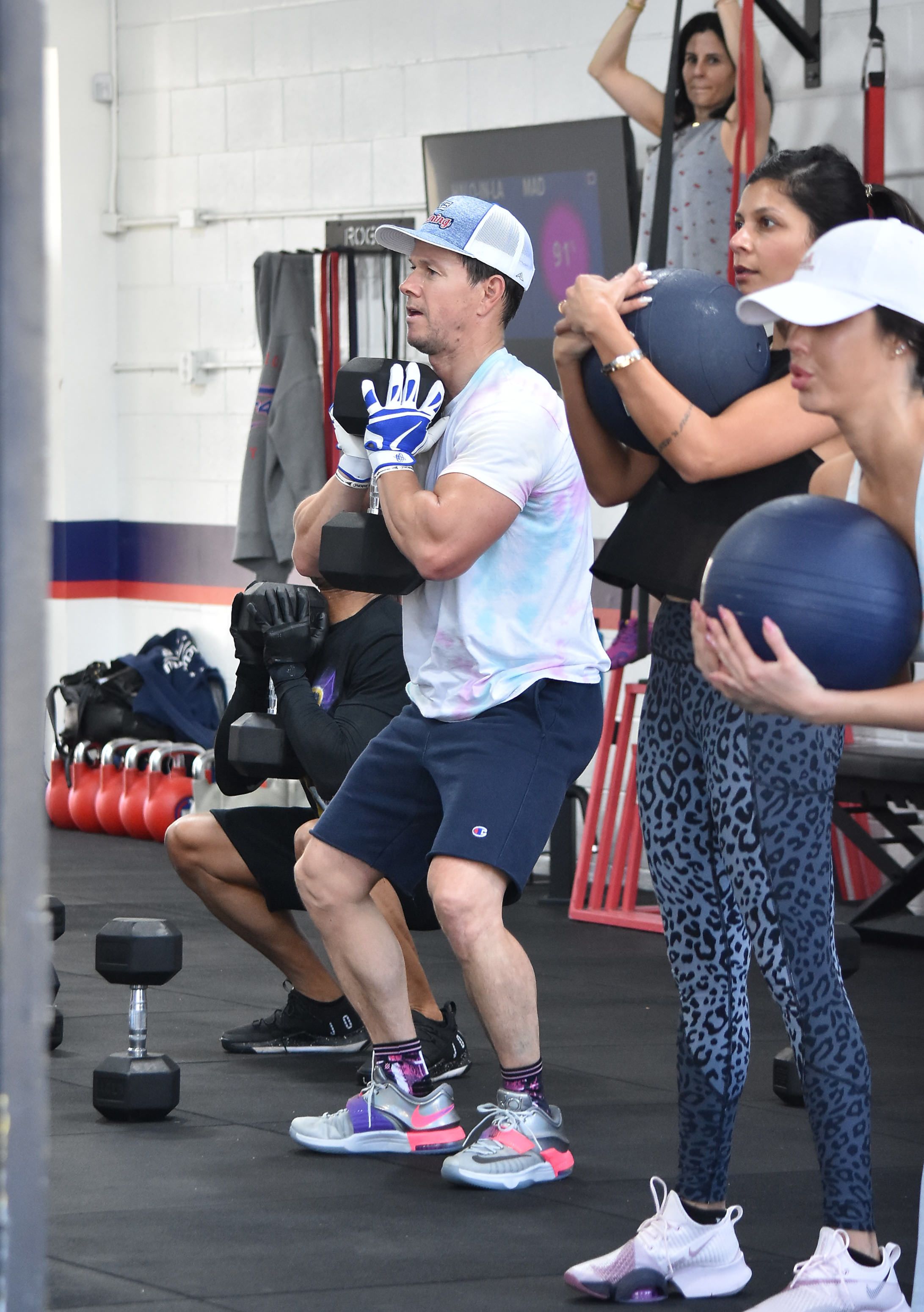 Celebs Working Out: Pics Of Stars Exercising – Hollywood Life