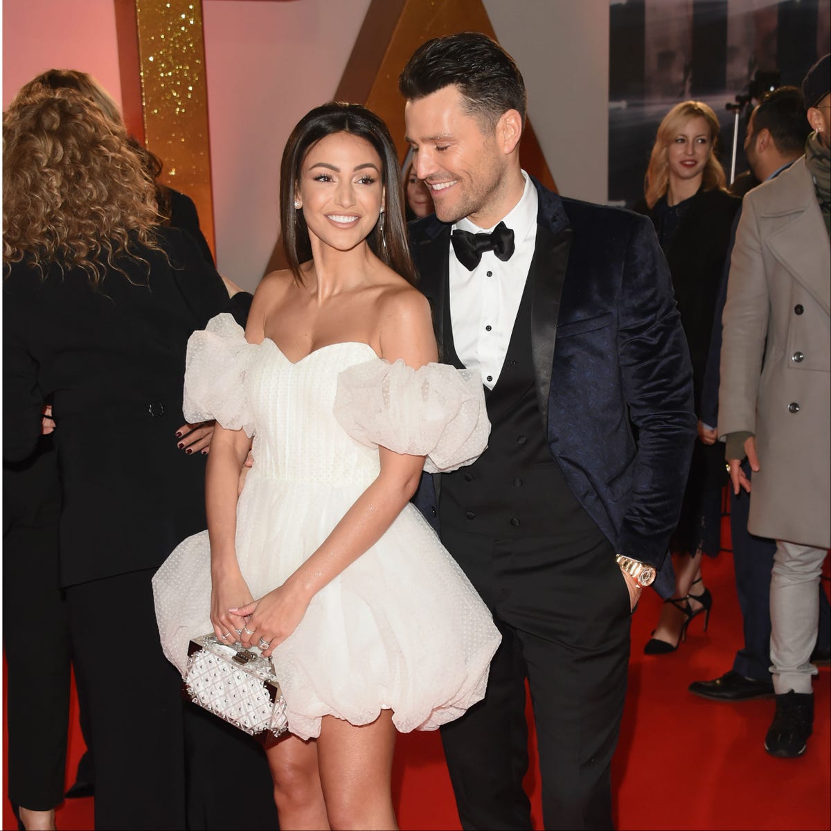 Mark Wright and wife Michelle Keegan graciously spend time with children  facing serious illnesses or disabilities prior to an inspiring  charity-supported trip to Florida : r/newslive