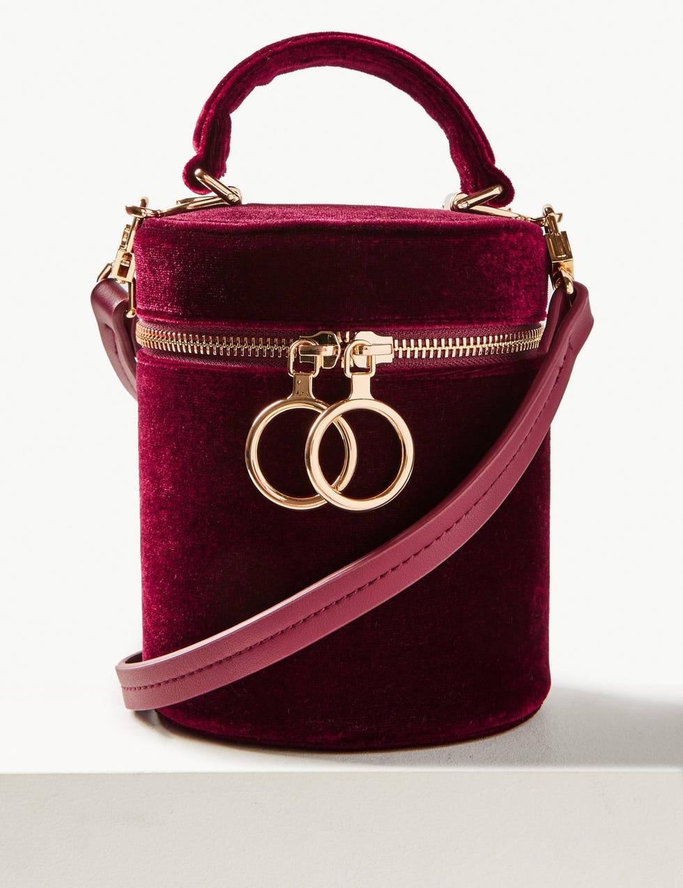 Handbag, Bag, Product, Purple, Fashion accessory, Magenta, Shoulder bag, Pink, Leather, Violet, 