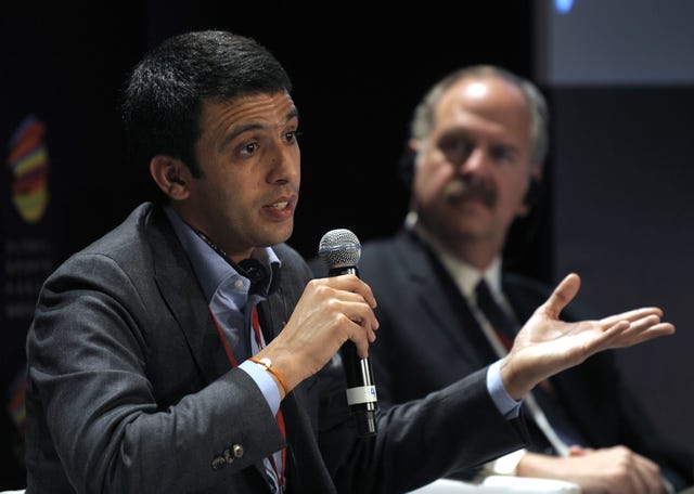 el doble campeón olímpico hicham el guerrouj durante una conferencia