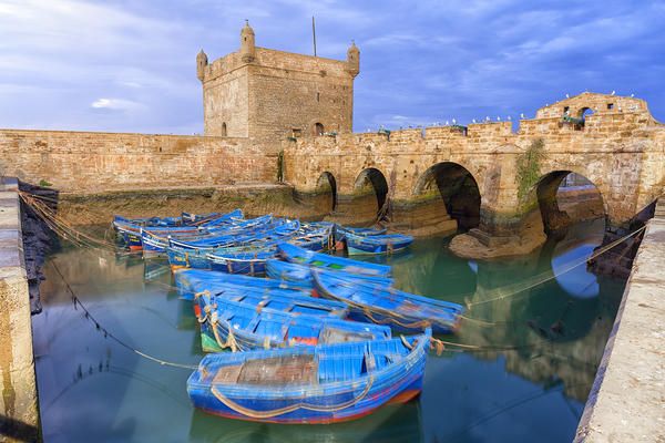 Water, Waterway, Sky, Reflection, Fortification, Wall, Boat, Water transportation, Moat, River, 