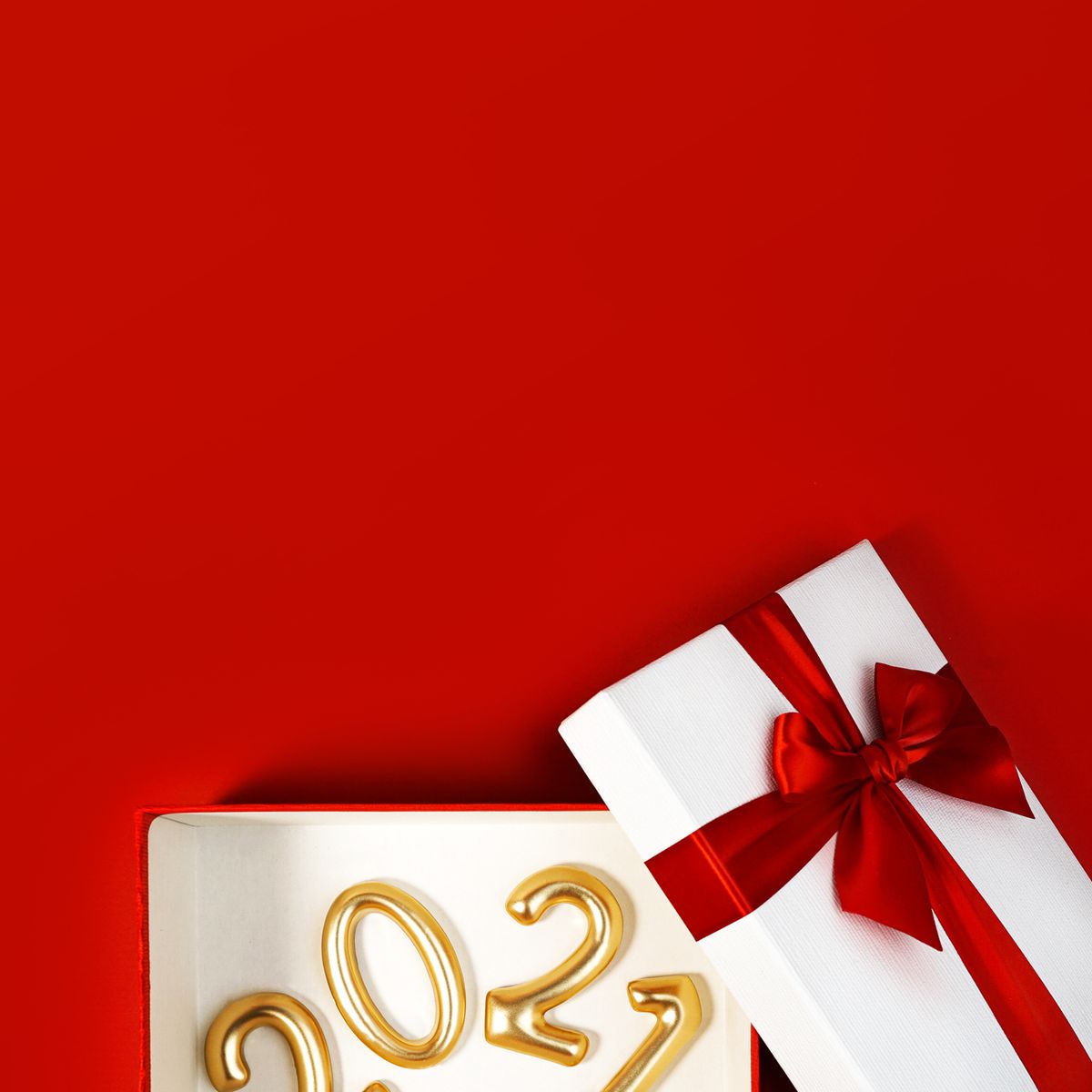 https://hips.hearstapps.com/hmg-prod/images/marry-christmas-and-happy-new-year-2021-concept-royalty-free-image-1605211290.?crop=0.771xw:0.771xh;0.194xw,0.231xh&resize=1200:*