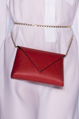 Red, Bag, Handbag, Leather, Fashion accessory, Pink, Beige, Material property, Chain, Shoulder bag, 