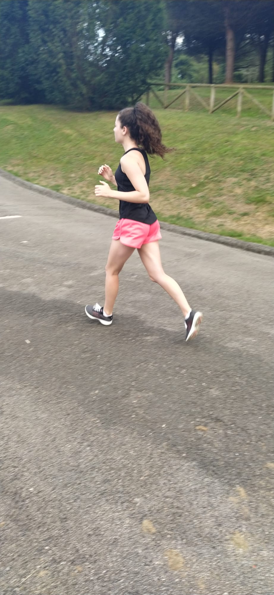 joven corriendo por oviedo