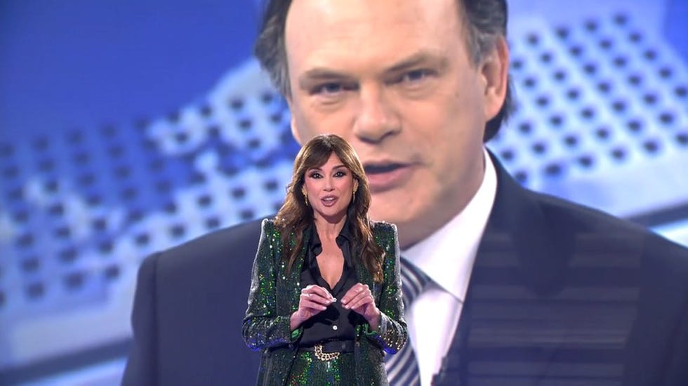 la presentadora en el plato de telecinco