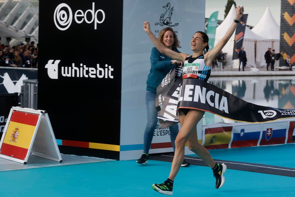 la corredora marta galimany bate en valencia el récord de españa de maratón