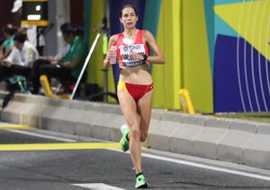 la atleta marta galimany corre el maratón del mundial de doha 2019