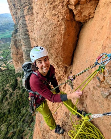 marta jimenez, la 'mujer adrenalina' de 'el hormiguero' practicando escalada