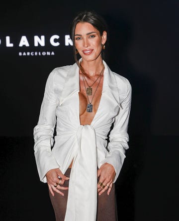 la mujer de kiko matamoros presume de escote en el desfile de yolancris