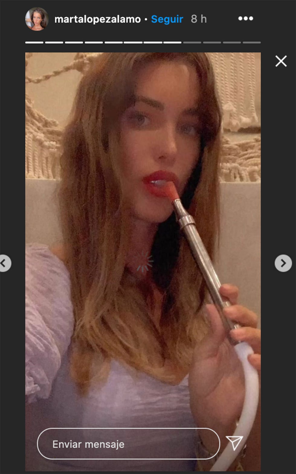 marta lópez Álamo fumando en shisha