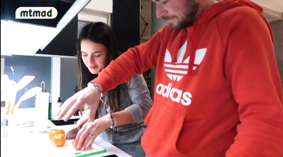 marta peñate y tony spina, esposados