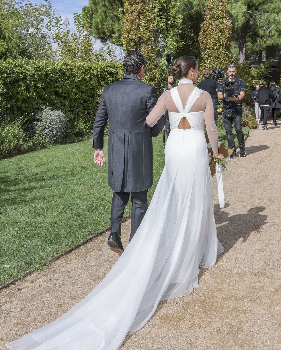 marta pombo se casa con vestido de novia de redondo brand