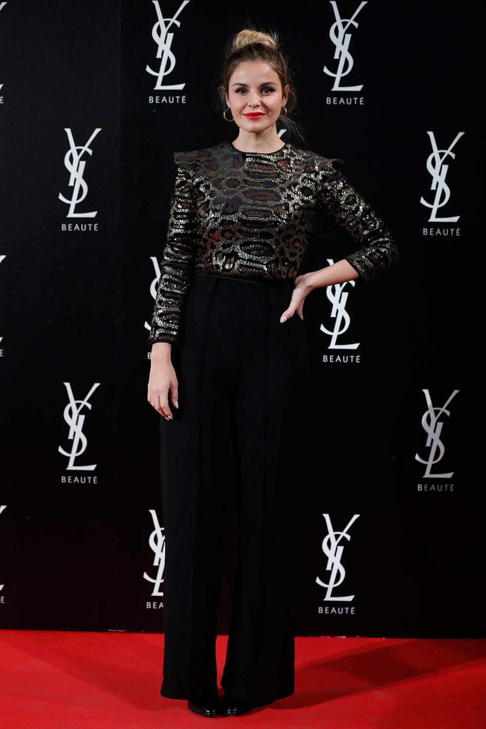De Rosalía a Marta Hazas pasando por Mónica Cruz. Todos los looks de la alfombra roja de la fiesta YSL The Slim Rouge Pur Couture,