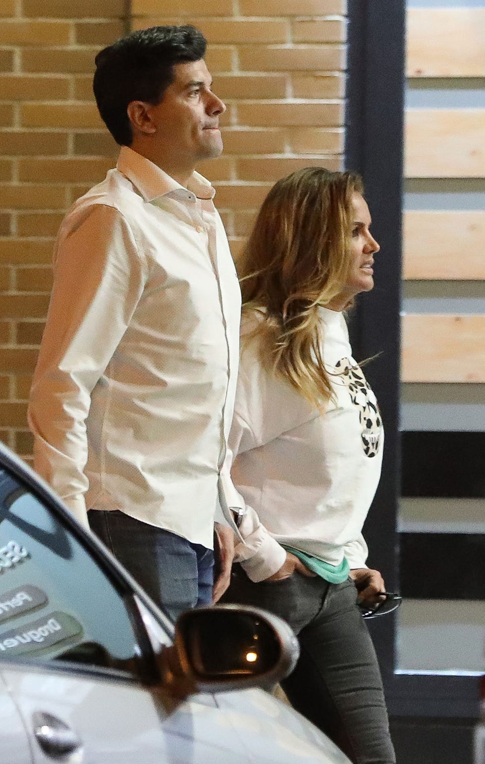 marta lópez disfruta de una terraza con un buen amigo