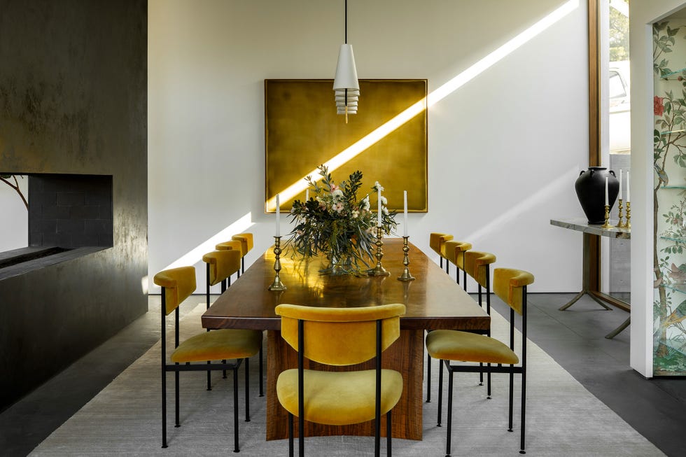 30 Ways To Incorporate A Glass Dining Table Into Your Interior