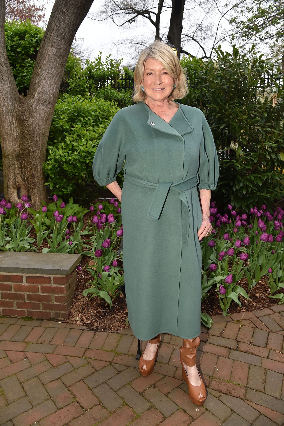 https://hips.hearstapps.com/hmg-prod/images/martha-stewart-attends-olmsted-bicentennial-gala-parks-for-news-photo-1659710574.jpg?crop=1.00xw:0.668xh;0,0&resize=1200:*