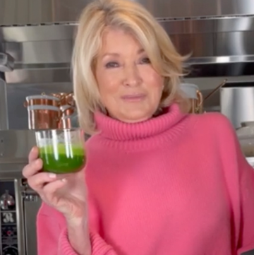 martha stewart making her daily green juice
