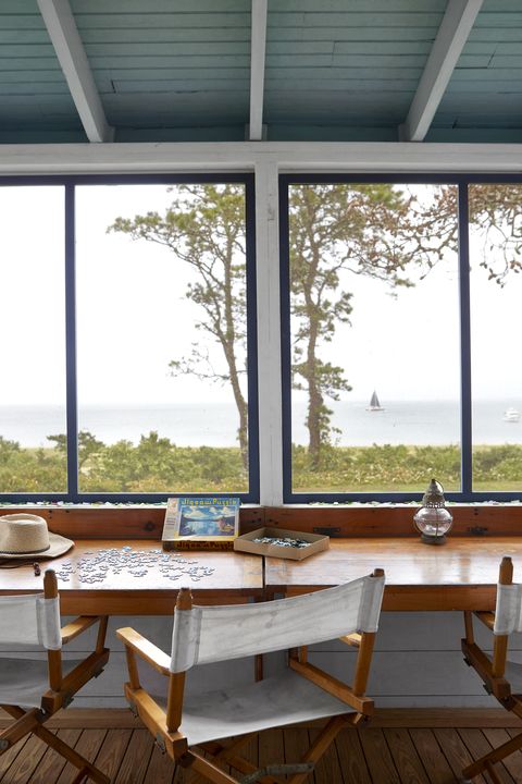 a kick back kind of cottage martha’s vineyard retreat homeowners phoebe cole smith and mike smith puzzle table