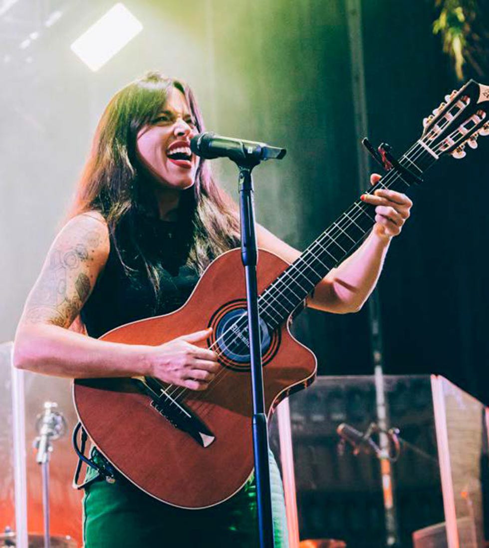 martina dirosso en una foto de su archivo personal cantando