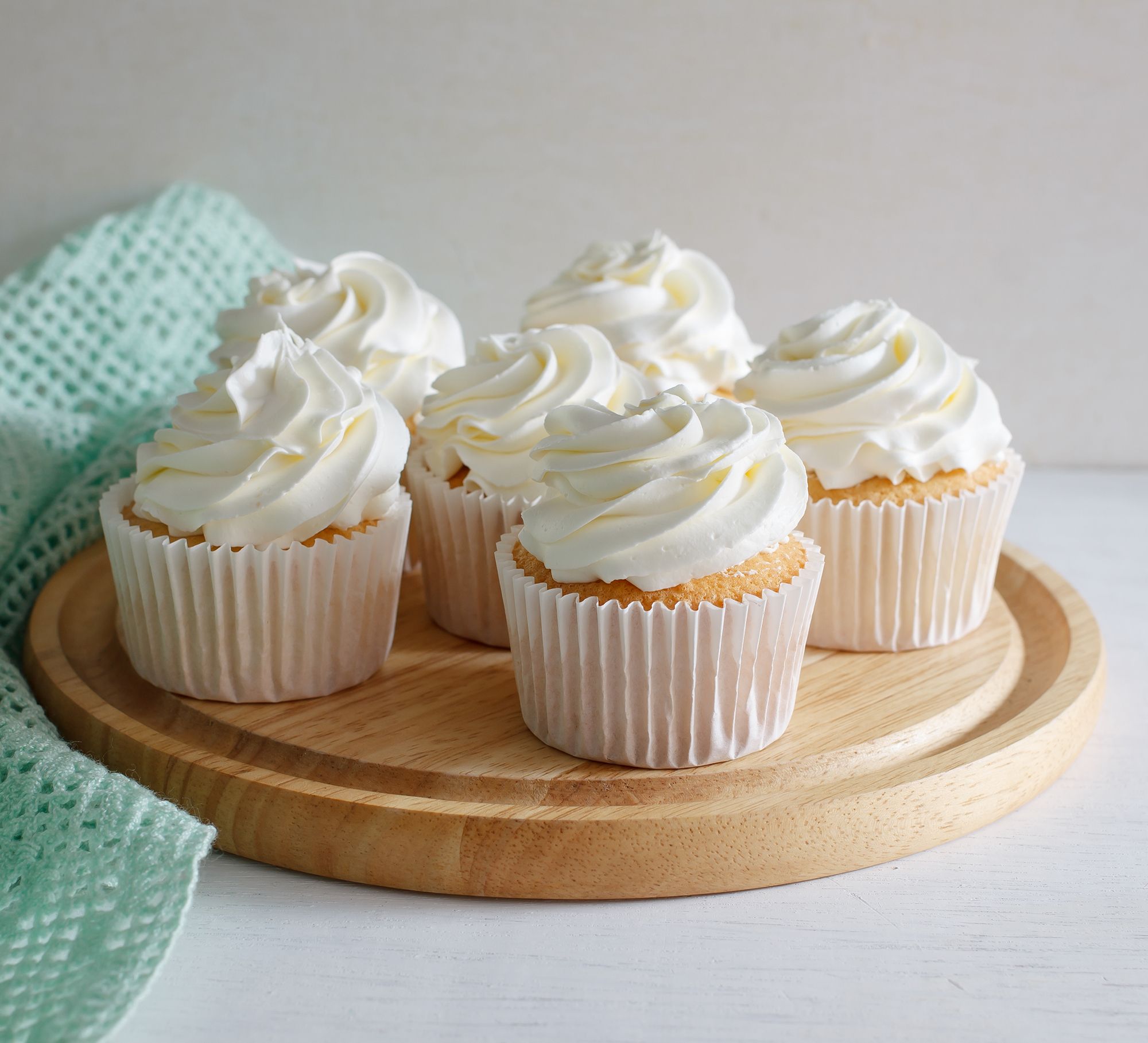 Raspberry and cream cupcakes recipe - BBC Food