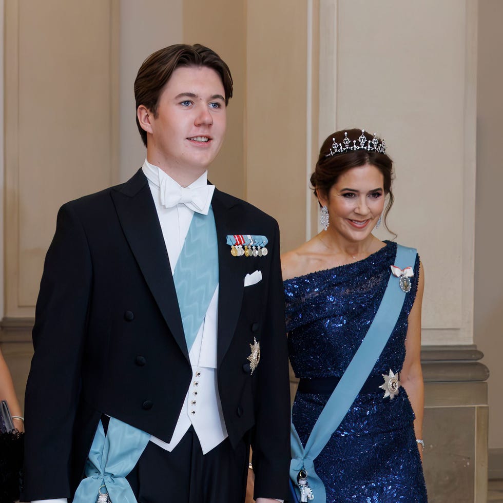 mary de dinamarca junto a su hijo, el principe christian