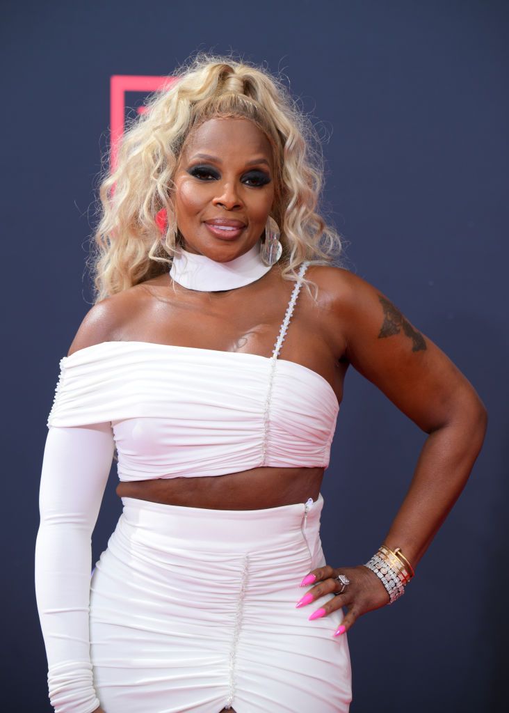 Mary J. Blige Has Strong Abs, Legs In Fringed Bikini Photos On IG