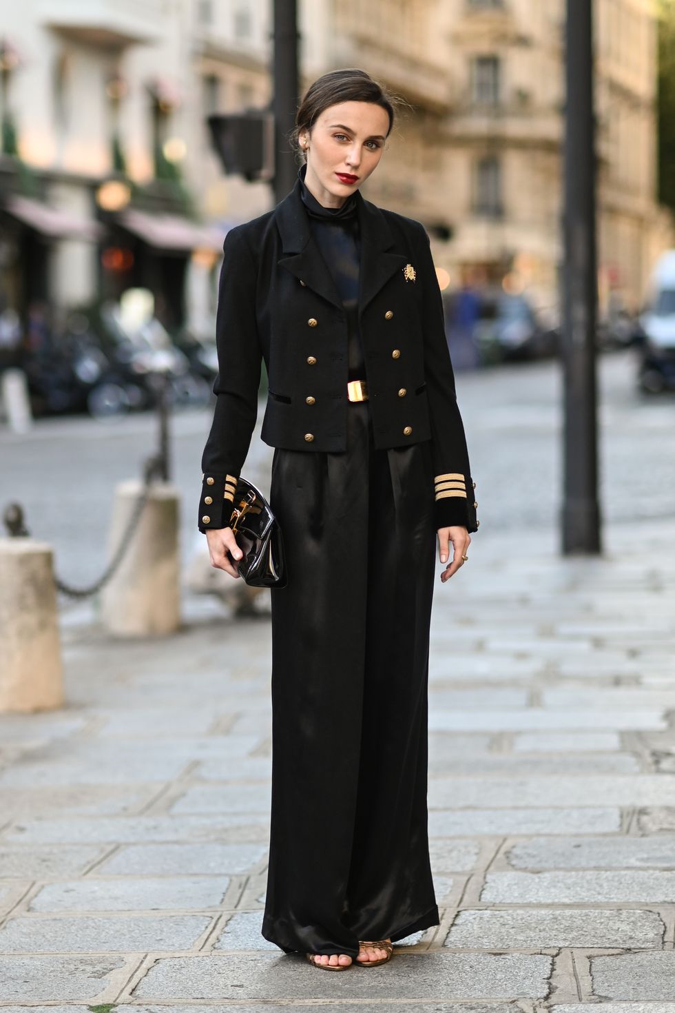 La guía de estilo de las parisinas para vestirse bien en una terraza  (también en invierno)
