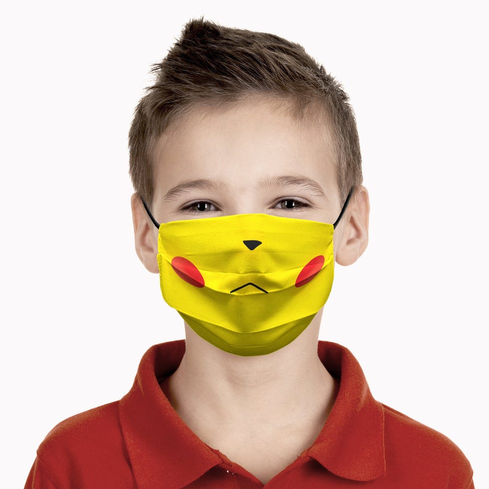 mascarilla con dibujo de pikachu