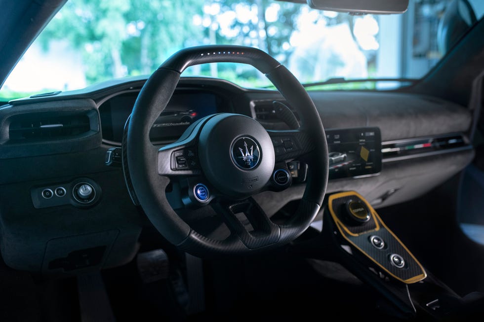 2025 maserati mc20 gt2 stradale interior