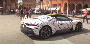 maserati mc20 por las calles de módena