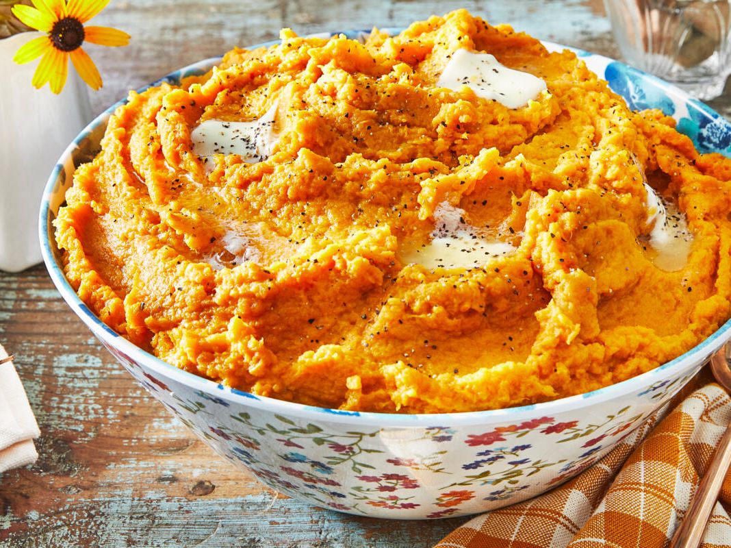 https://hips.hearstapps.com/hmg-prod/images/mashed-sweet-potatoes-recipe-2-1662606518.jpg?crop=0.6666666666666667xw:1xh;center,top&resize=1200:*