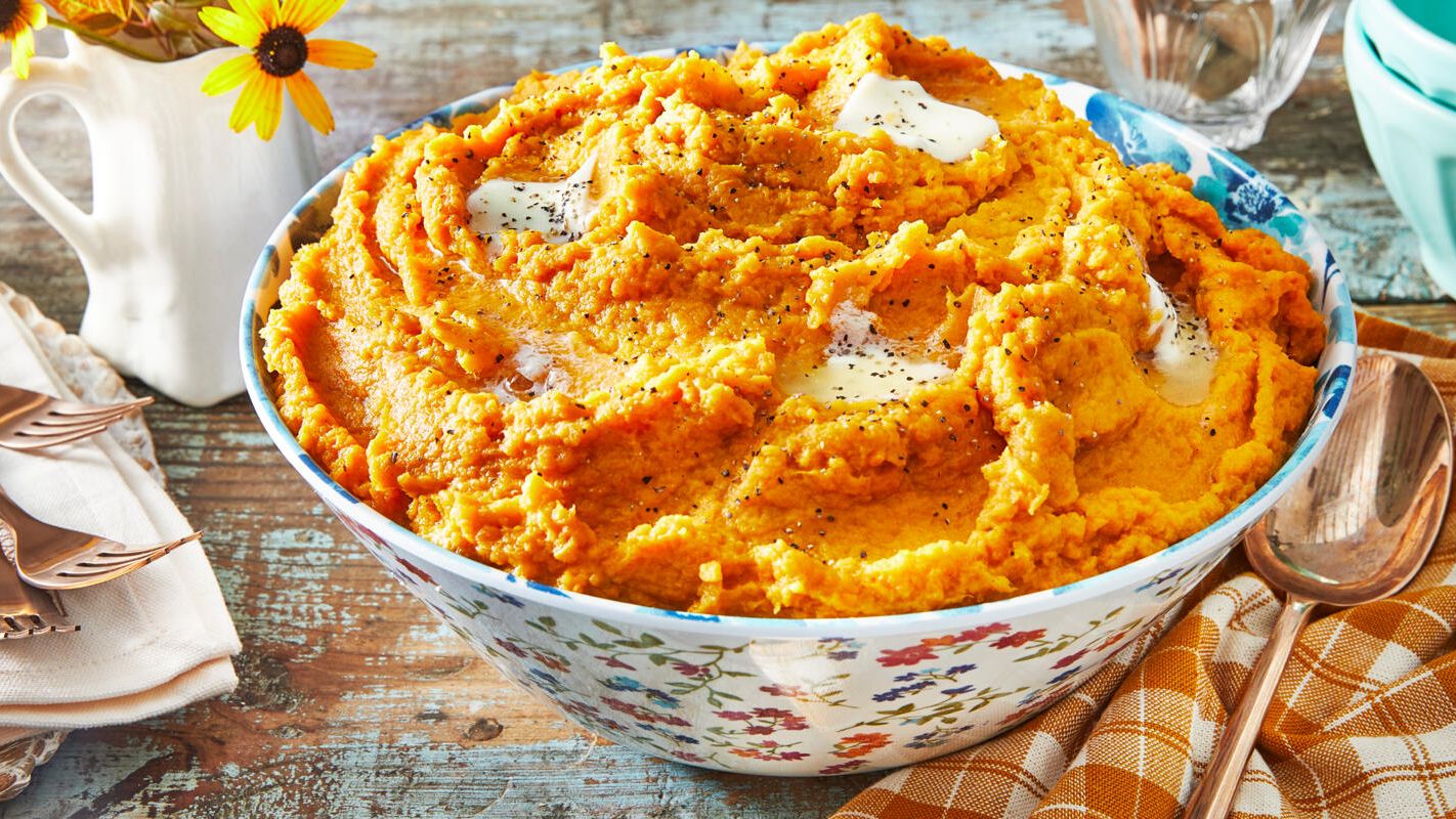 https://hips.hearstapps.com/hmg-prod/images/mashed-sweet-potatoes-recipe-2-1662606518.jpg?crop=0.8888888888888888xw:1xh;center,top