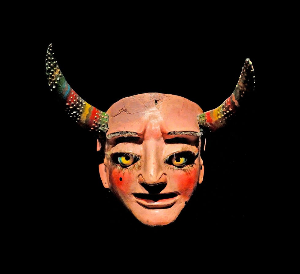 Tijdens het Carnaval van Oruro in Bolivia dragen de deelnemers aan de Diabladadans gehoornde maskers