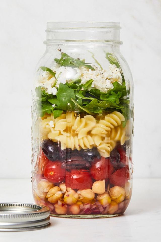 https://hips.hearstapps.com/hmg-prod/images/mason-jar-salads-chickpea-pasta-salad-1571247386.jpg?crop=0.653xw:0.978xh;0.163xw,0&resize=980:*