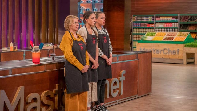 teresa, ana y luna con el delantal negro en la prueba de eliminación