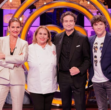 Carmina Barrios con el jurado de Masterchef Celebrity 10 en el programa 1 carmina barrios con el jurado de masterchef celebrity 10 en el programa 1