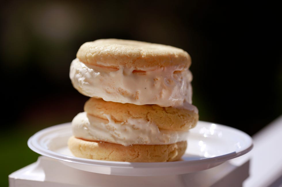 masters peach ice cream sandwich